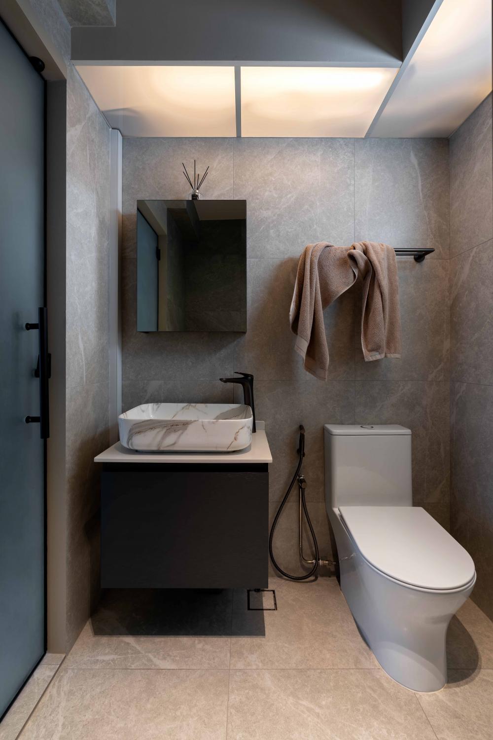 Contemporary Bathroom with Homogeneous Tiles and Mirror