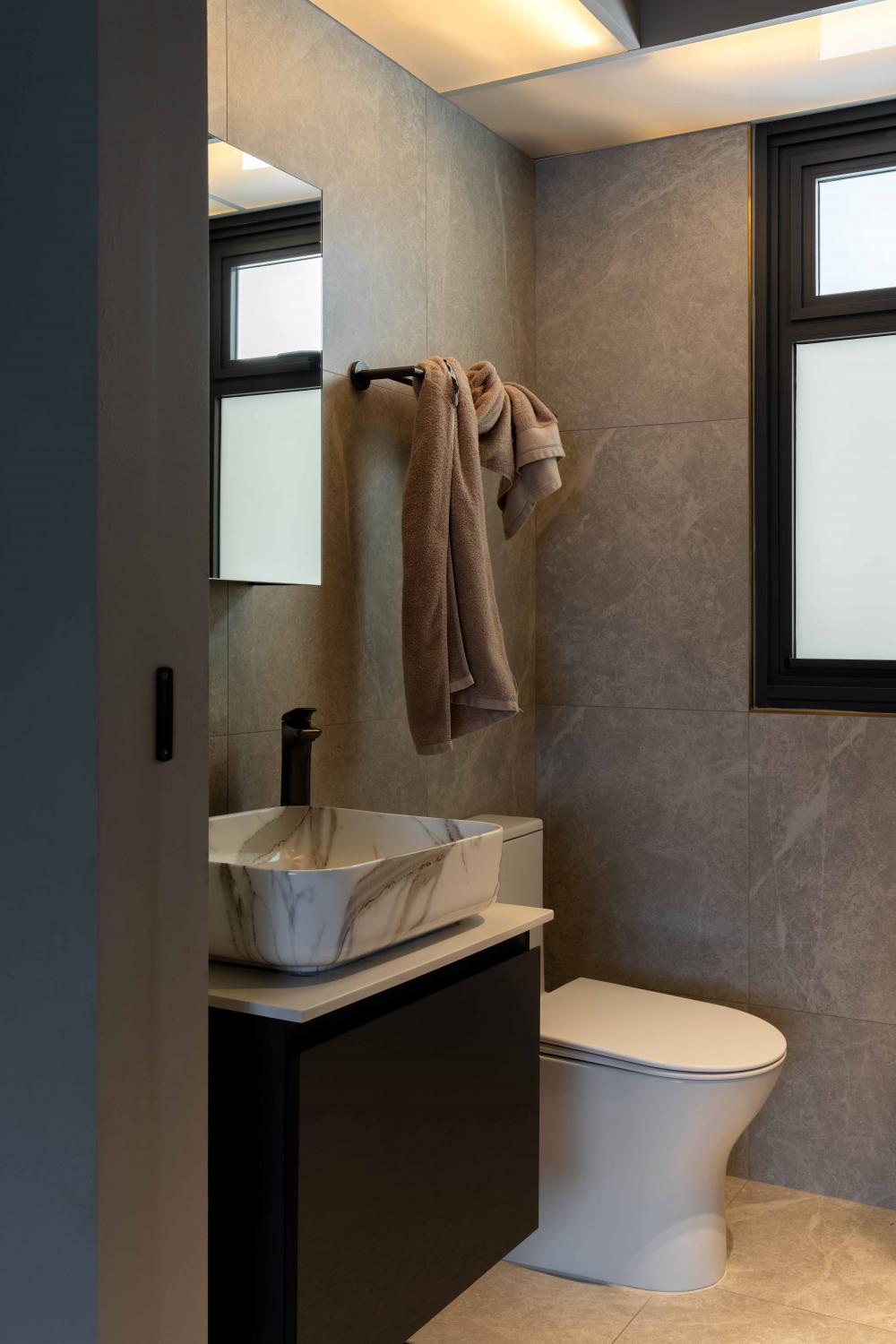 Contemporary Bathroom with Homogeneous Tiles and Mirror
