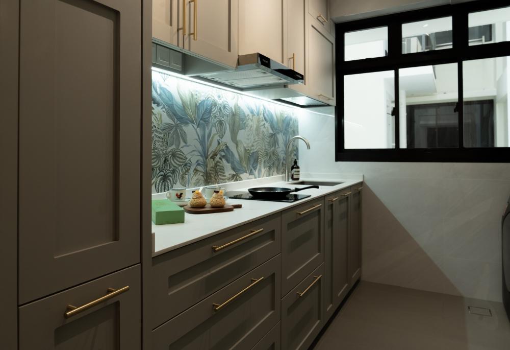 Contemporary Kitchen with Open Kitchen and Breakfast Counter