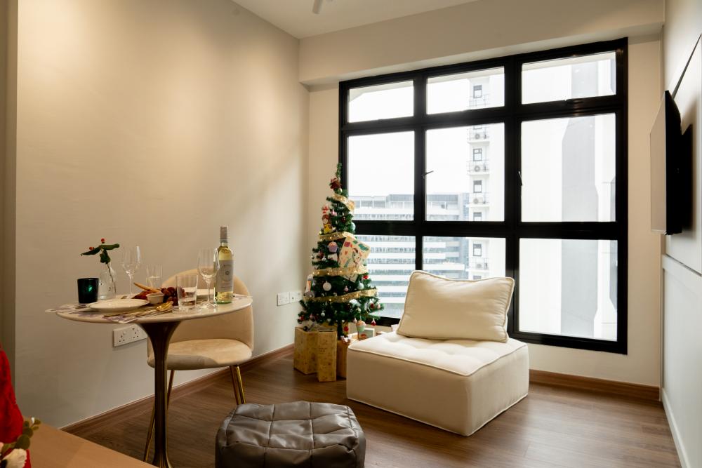 Contemporary Living Room with Settee and Vinyl Flooring