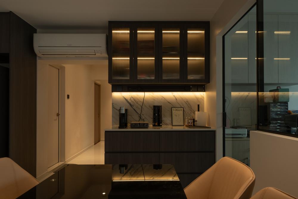 Modern Kitchen with Countertop and Homogeneous Tiles
