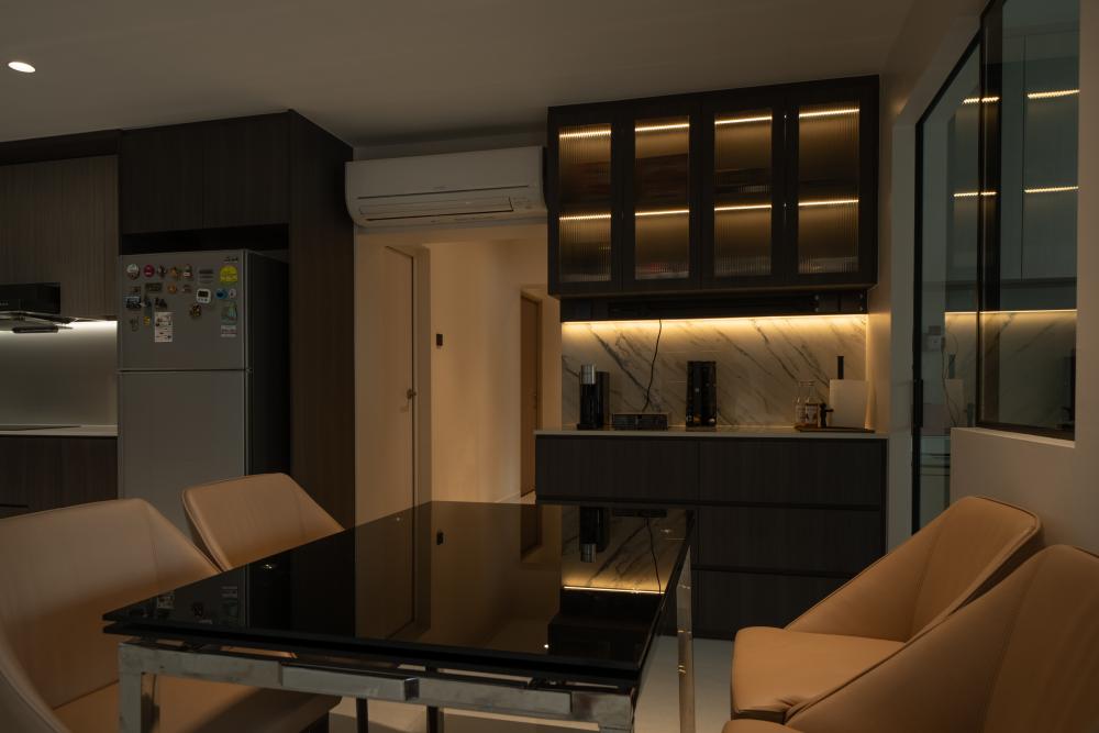 Modern Dining Room with Cove Lighting and Dining Table
