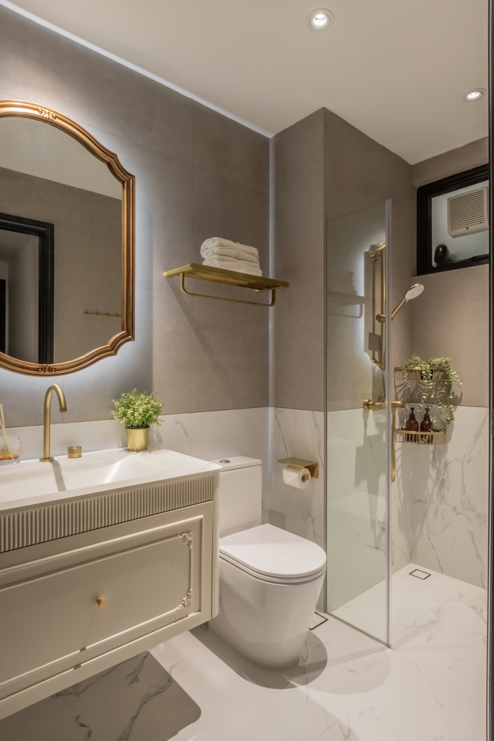 Contemporary Bathroom with Homogeneous Tiles and Bathroom Storage