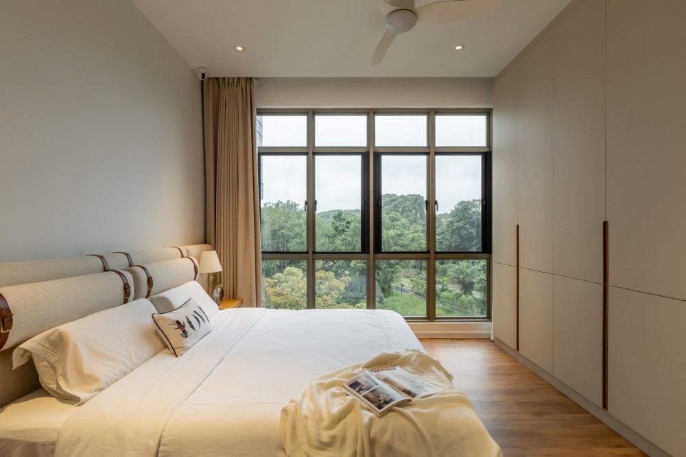Contemporary Bedroom with Vinyl Flooring and Wardrobe