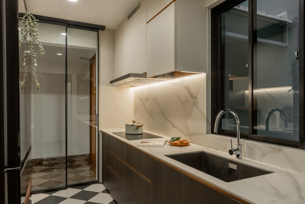 Contemporary Kitchen with Countertop and Homogeneous Tiles