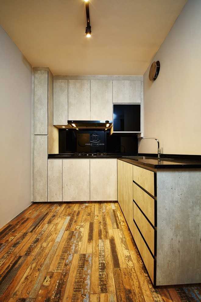 Vintage Kitchen with Wood Flooring and Kitchen Window