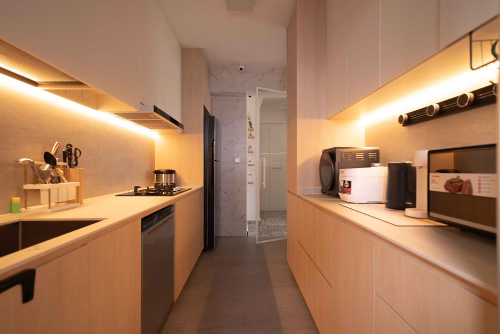 Minimalist Kitchen with Countertop and Kitchen Backsplash