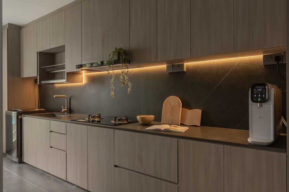 Minimalist Kitchen with Countertop and Kitchen Backsplash
