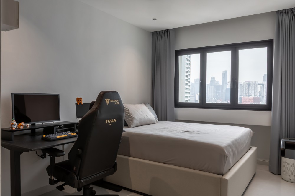 Contemporary Bedroom with Curtain and Desk