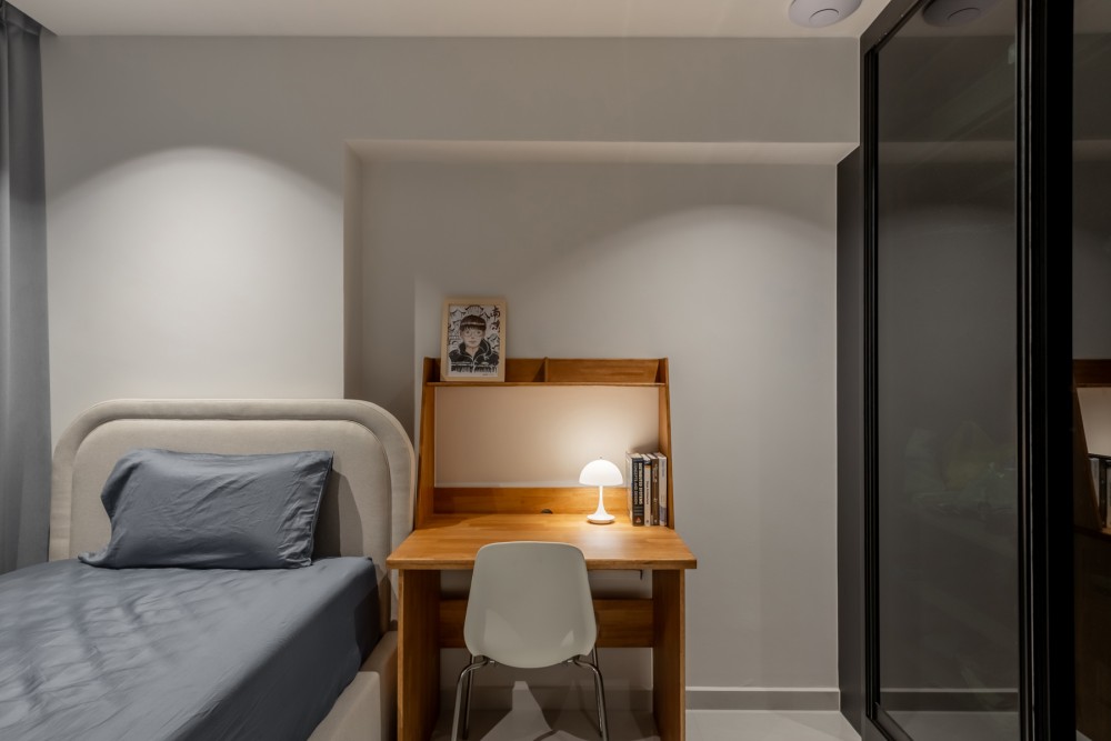 Contemporary Bedroom with Wardrobe and Sliding Wardrobe