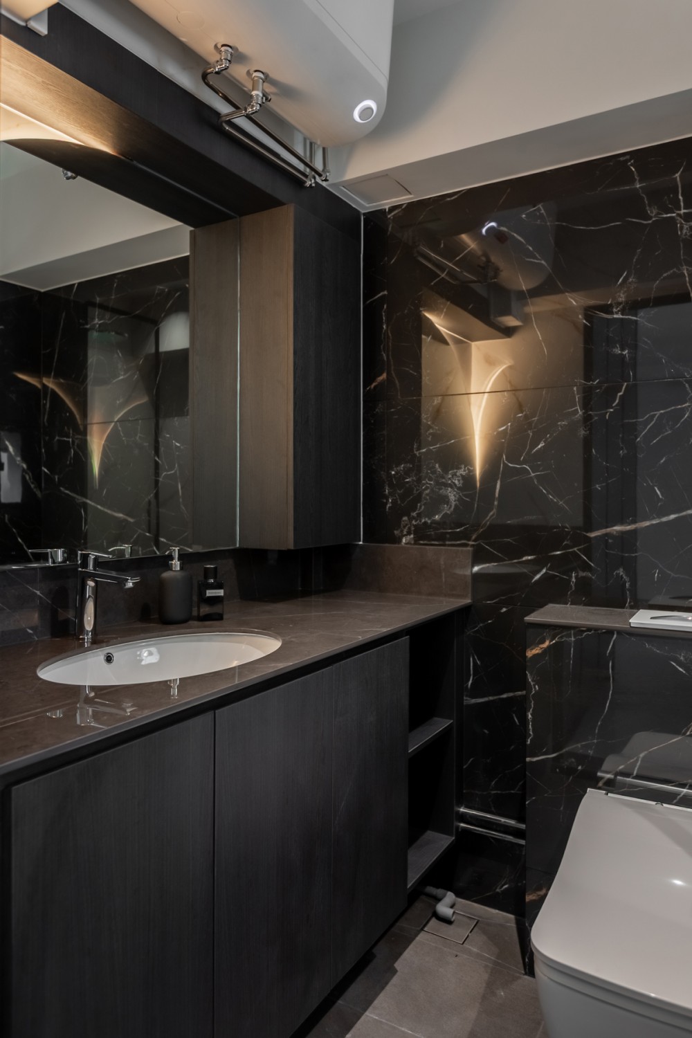Contemporary Bathroom with Mirror and Bathroom Storage