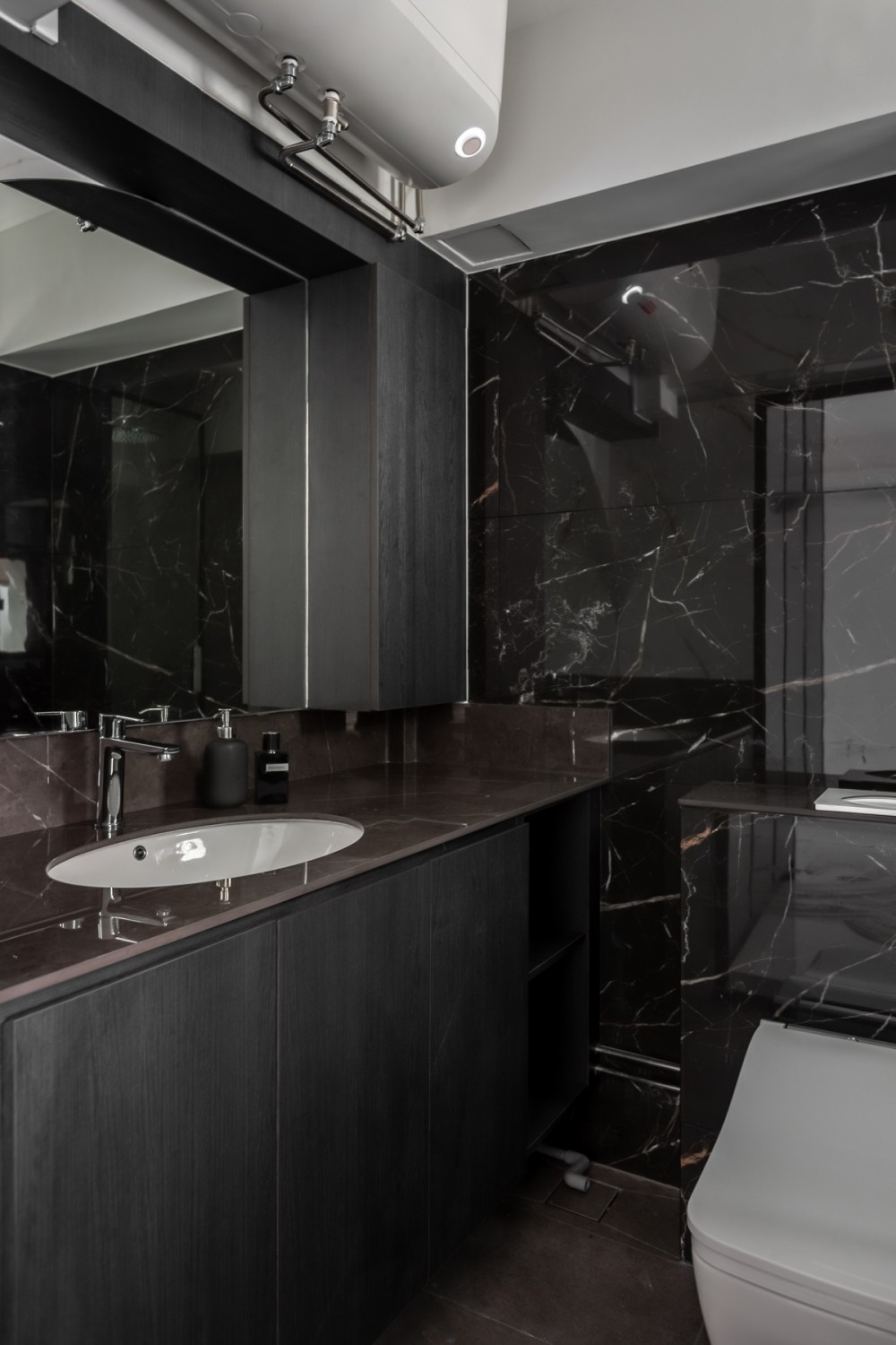 Contemporary Bathroom with Homogeneous Tiles and Bathroom Storage