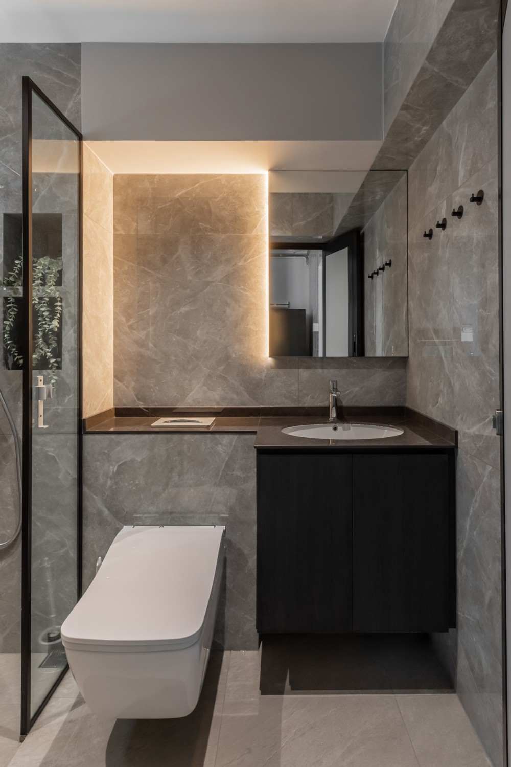 Contemporary Bathroom with Countertop and Homogeneous Tiles