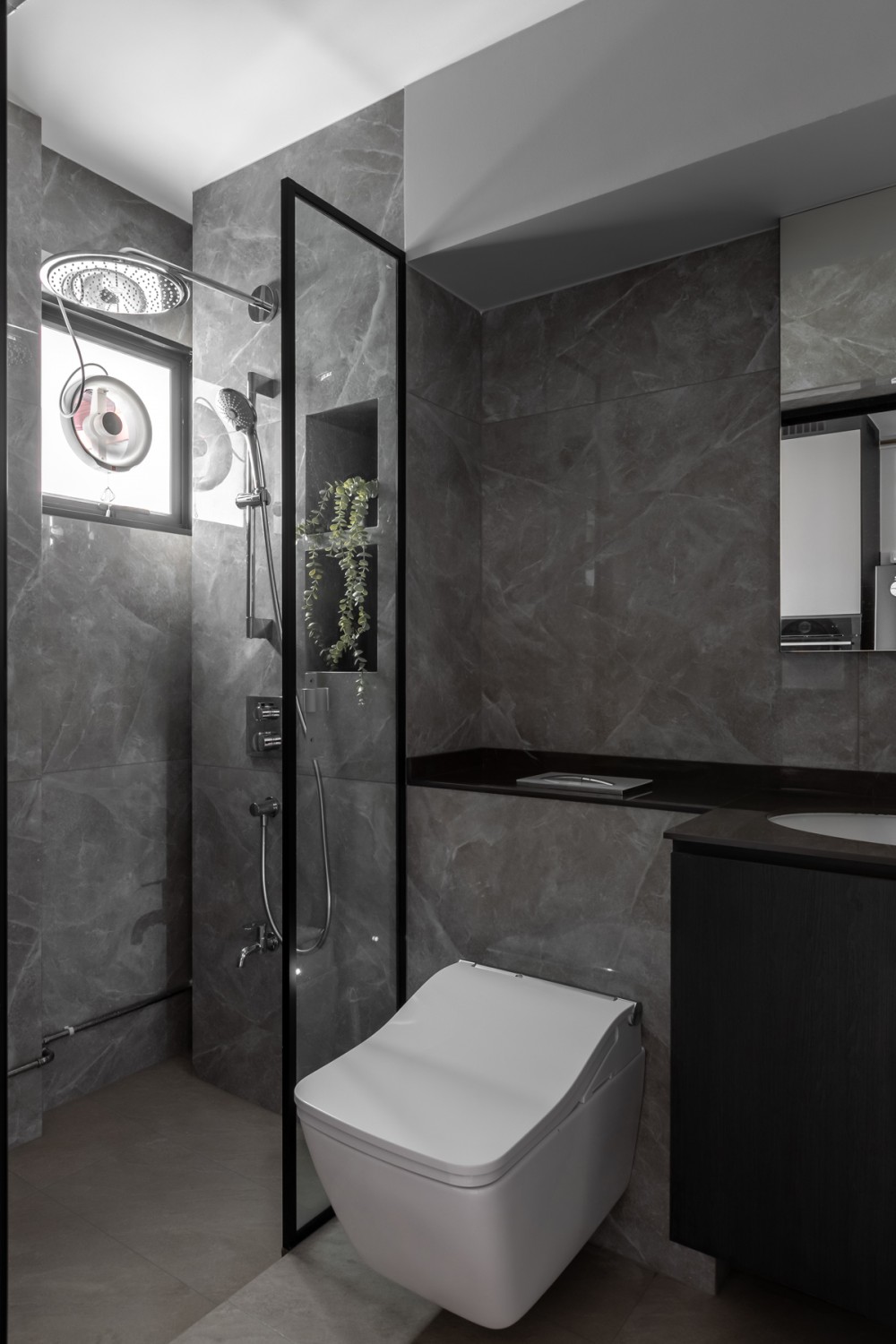 Contemporary Bathroom with Countertop and Homogeneous Tiles