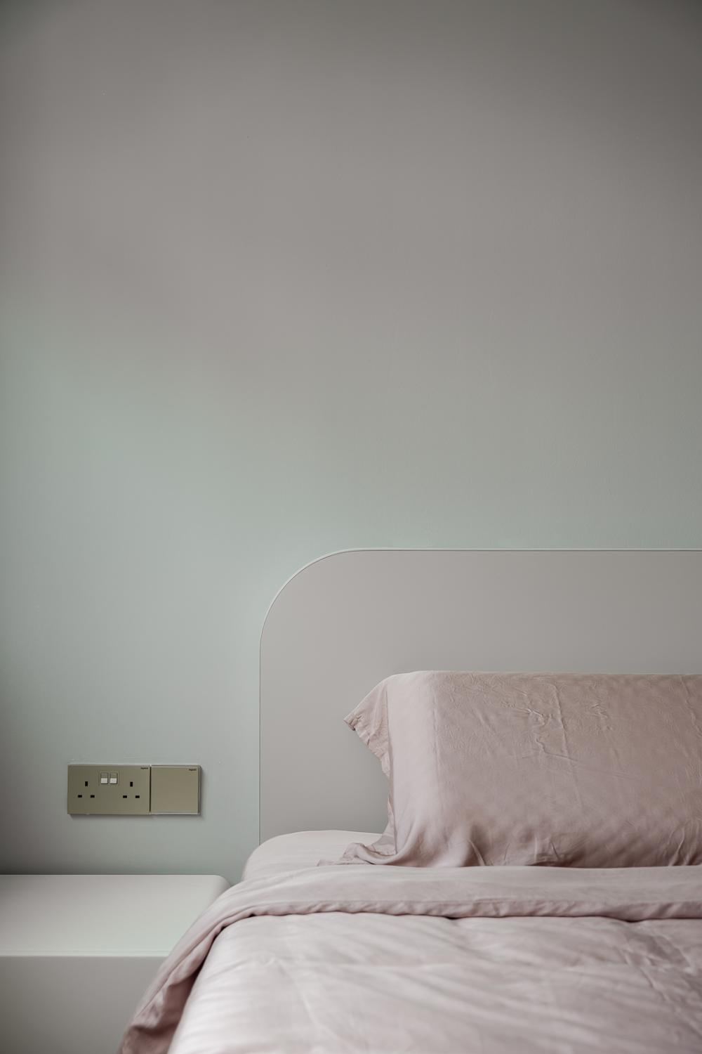 Modern Bedroom with Homogeneous Tiles and Drop Light
