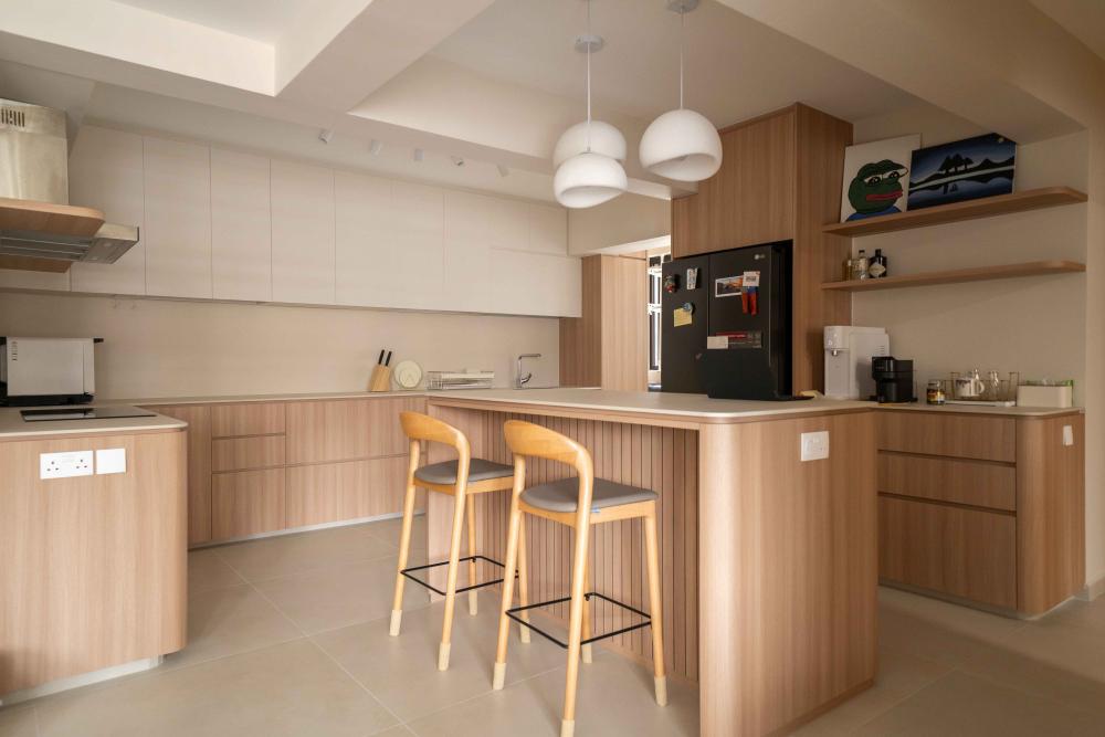 Minimalist Kitchen with Countertop and Kitchen Island