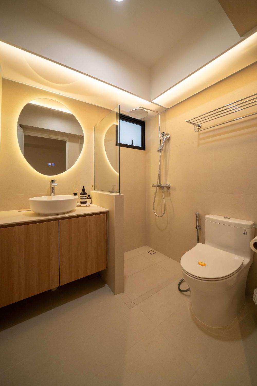 Minimalist Bathroom with Mirror and Rainshower