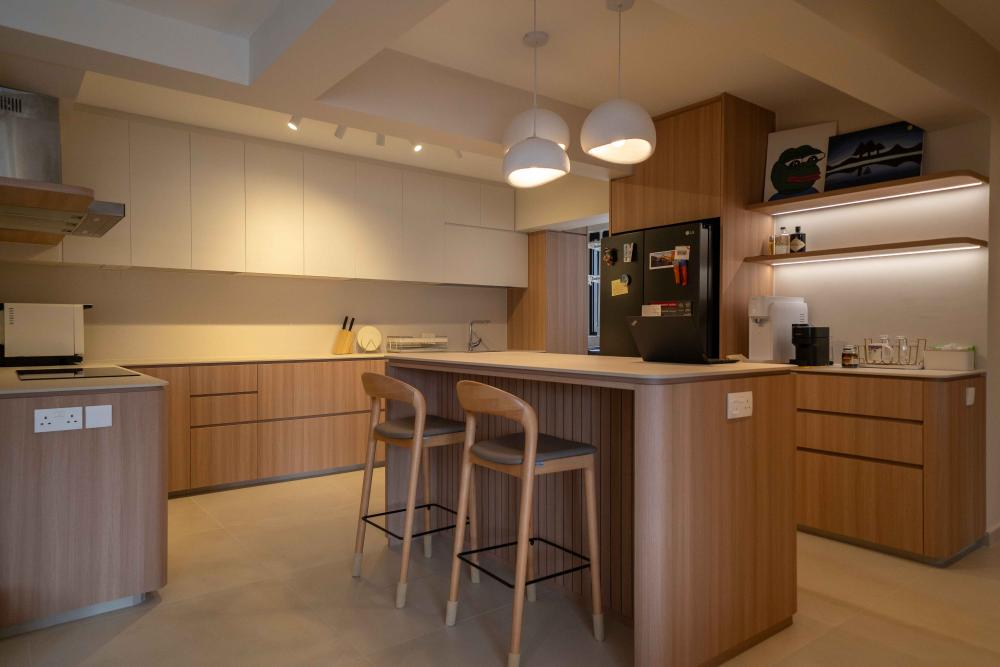 Minimalist Kitchen with Wood Flooring and Kitchen Island