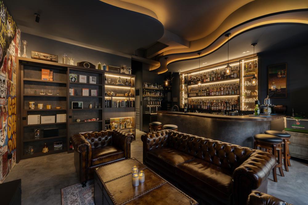 Industrial Home Bar with Countertop and Bar Counter