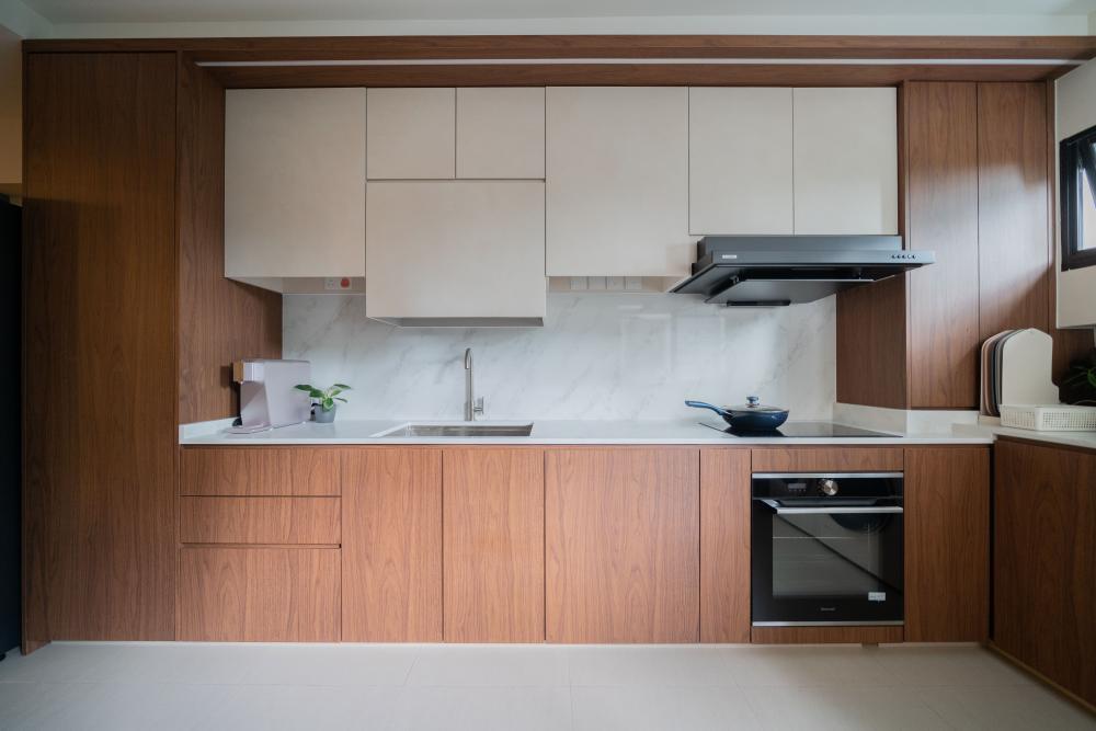 Modern Kitchen with Countertop and Kitchen Backsplash