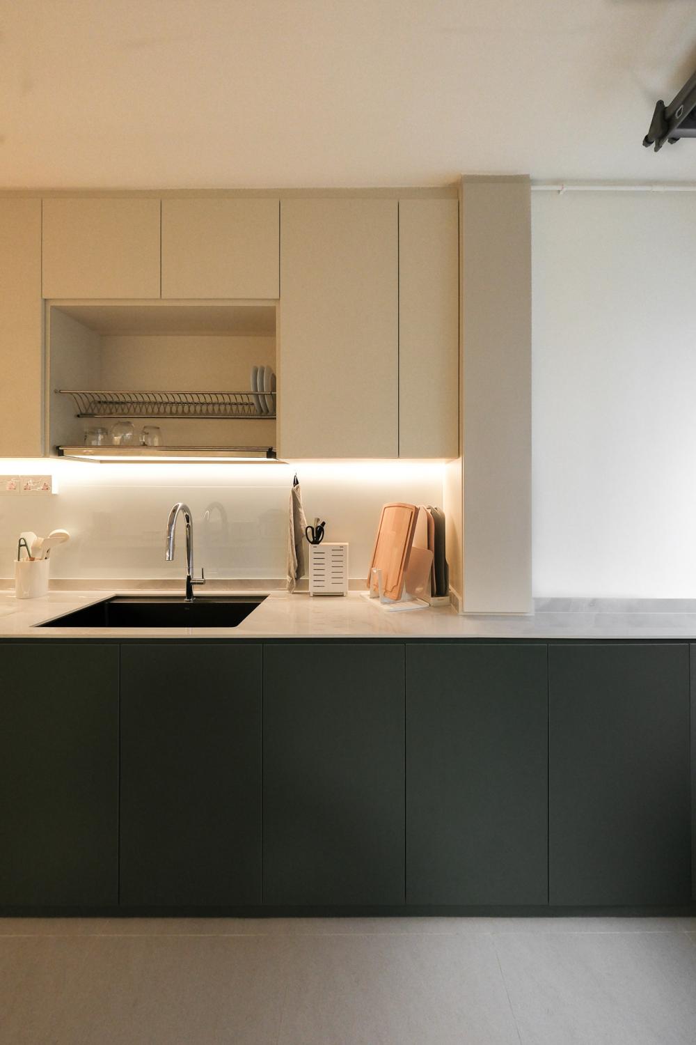 Scandinavian Kitchen with Homogeneous Tiles and Cement Floor