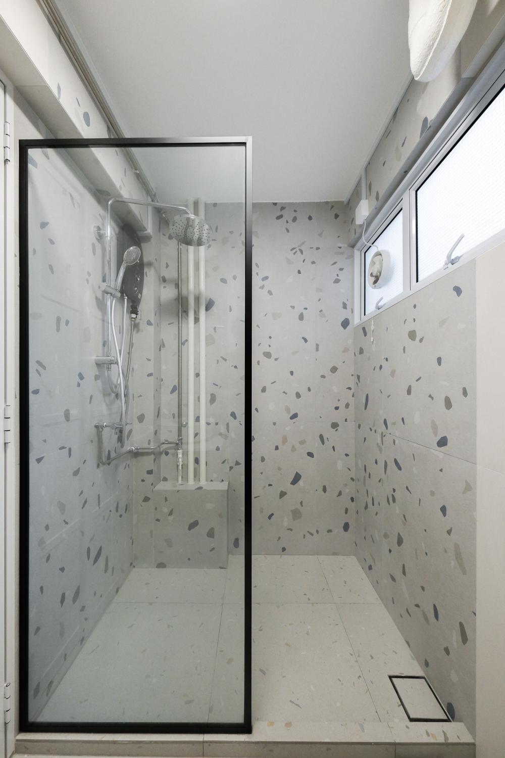 Scandinavian Bathroom with Granite Floor and Mirror