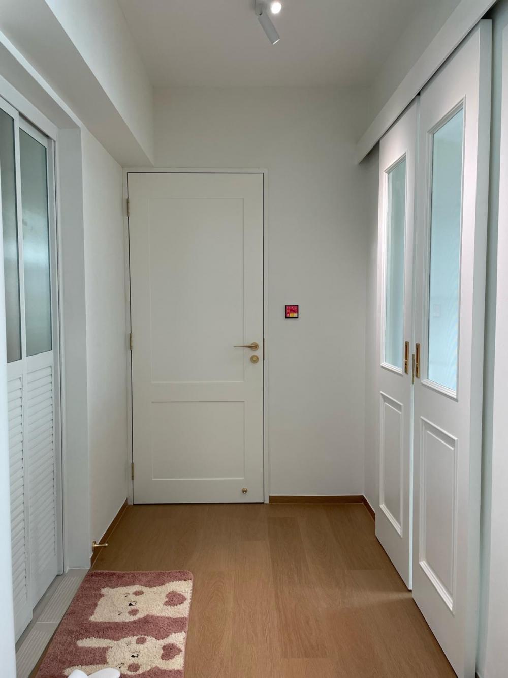 Modern Hallway with Vinyl Flooring and Glass Door