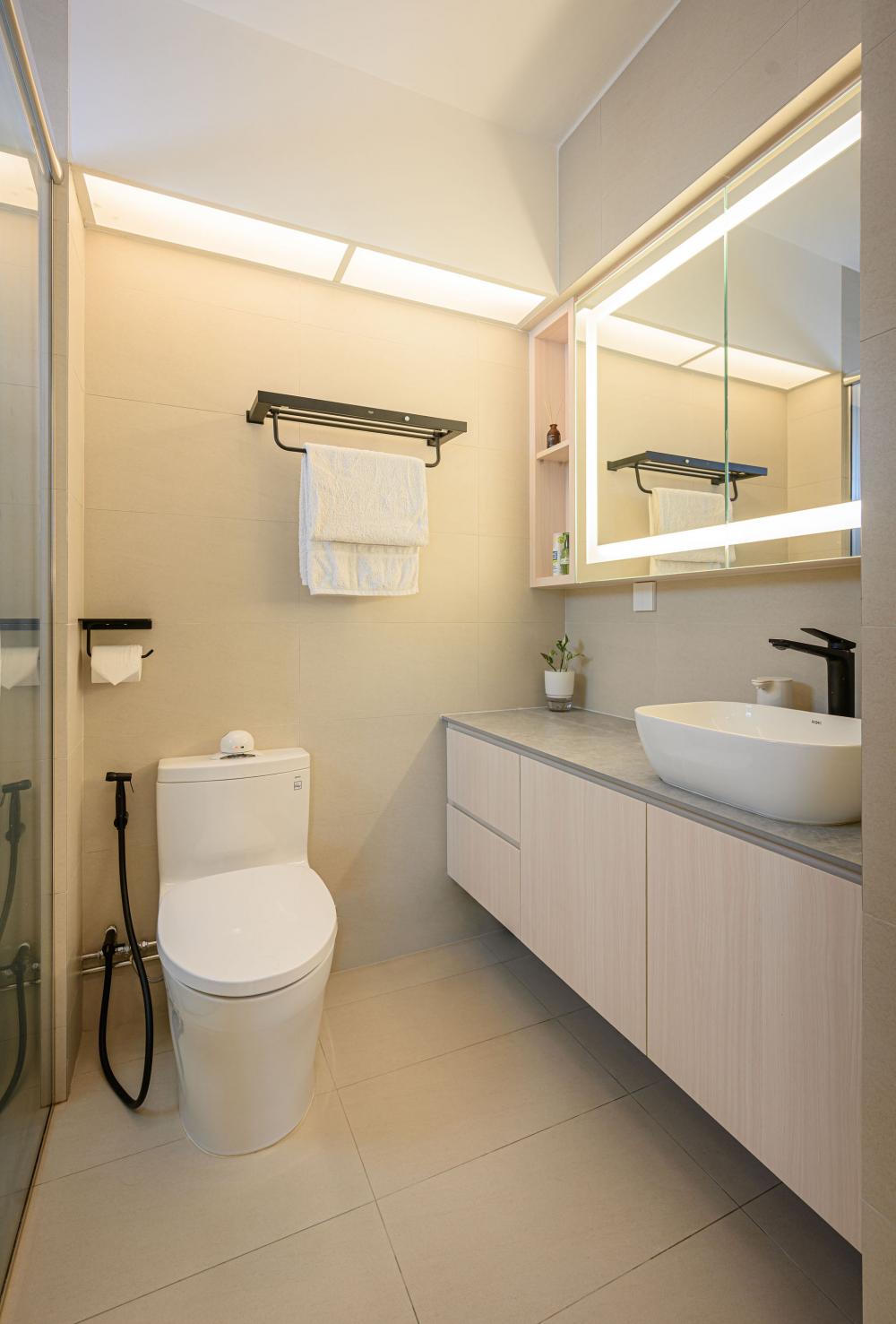 Modern Bathroom with Homogeneous Tiles and Mirror