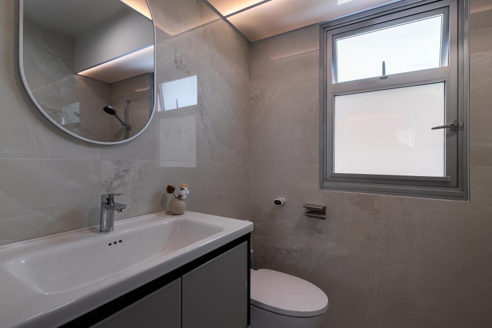 Contemporary Bathroom with Mirror and Shower Screen