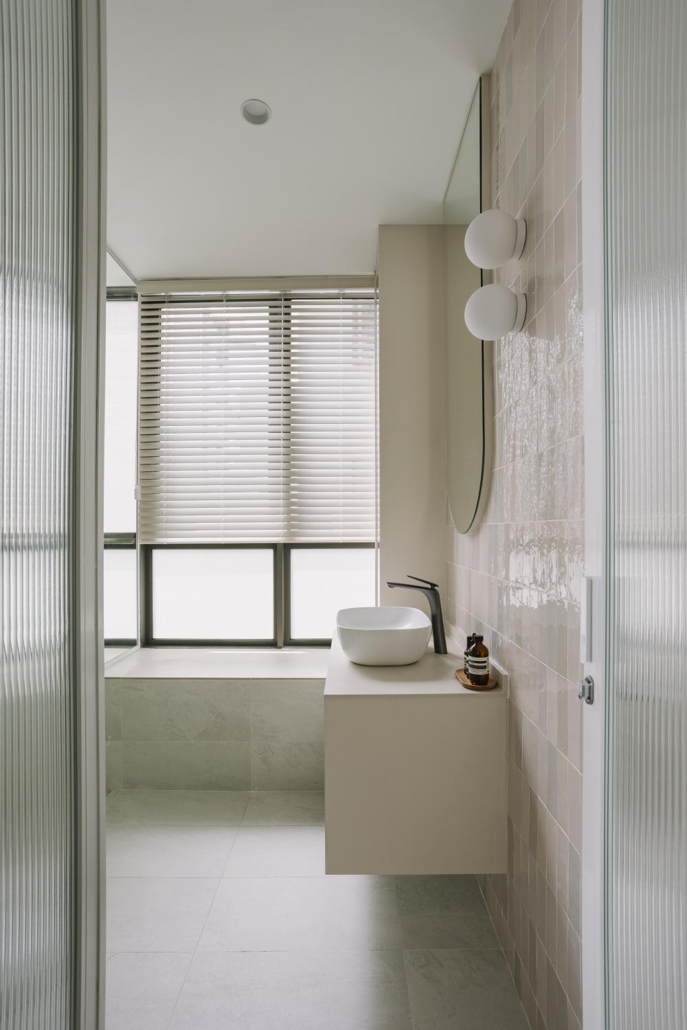 Scandinavian Bathroom with Mirror and Bathroom Storage