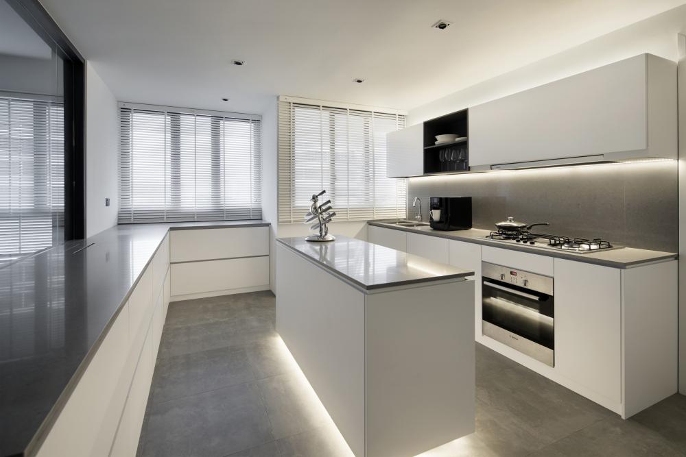 Modern Kitchen with Kitchen Island and Kitchen Cabinets