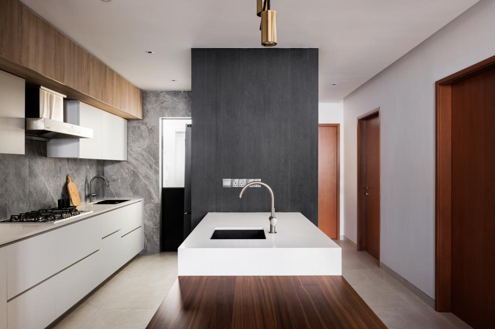 Contemporary Kitchen with Countertop and Kitchen Island