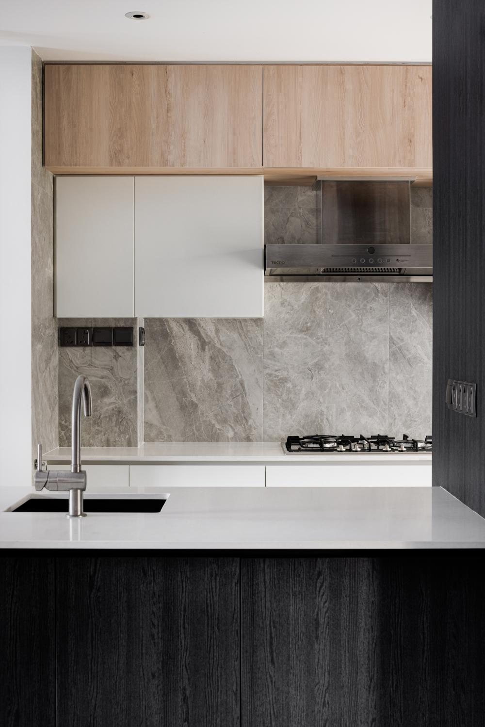 Contemporary Kitchen with Countertop and Kitchen Island