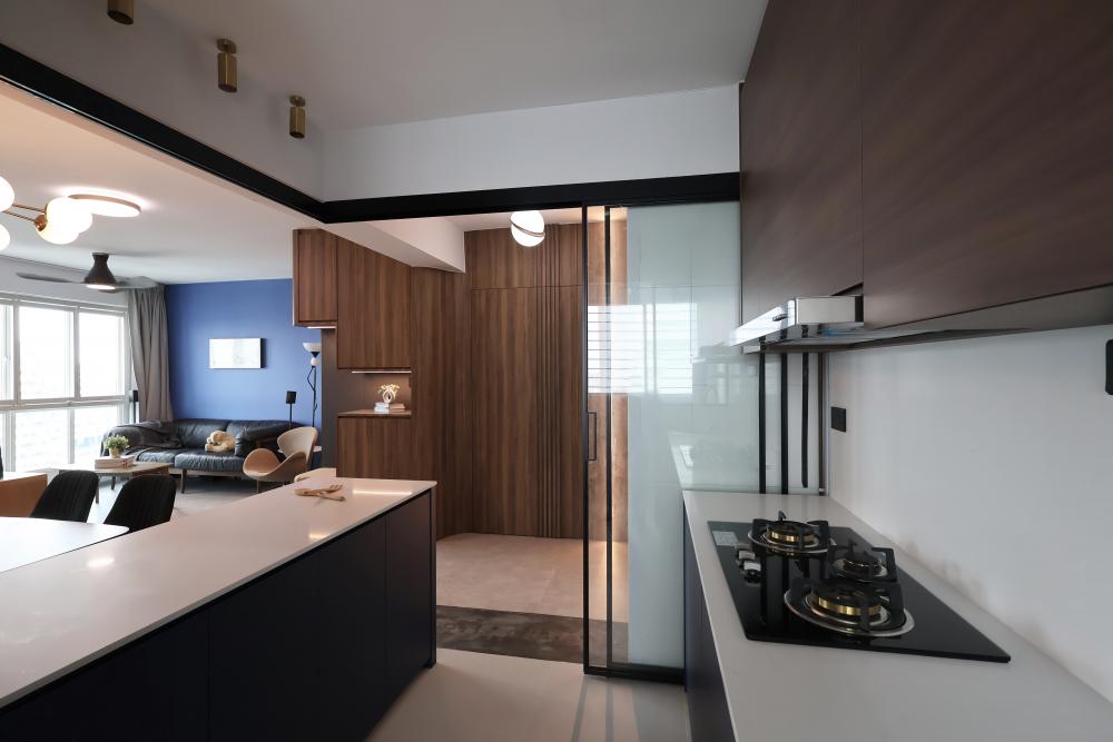 Contemporary Kitchen with Kitchen Window and Breakfast Counter