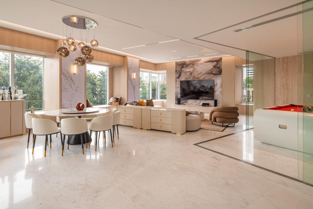 Contemporary Living Room with Homogeneous Tiles and Feature Wall