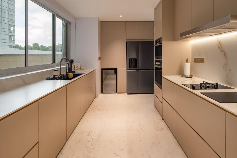 Contemporary Kitchen with Countertop and Homogeneous Tiles