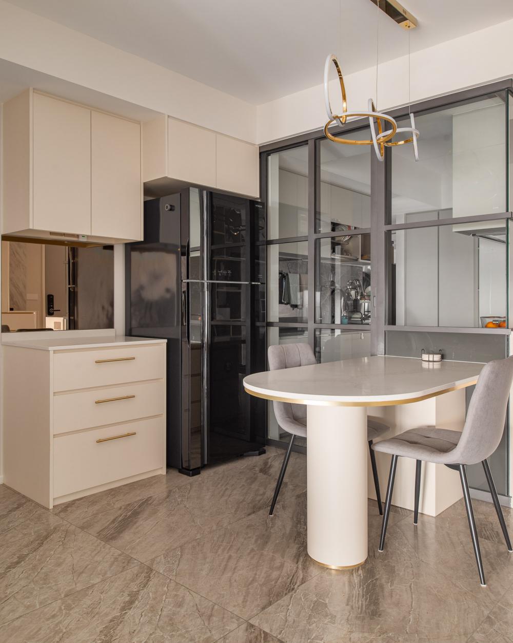 Contemporary Dining Room with Dining Table and Dining Chairs