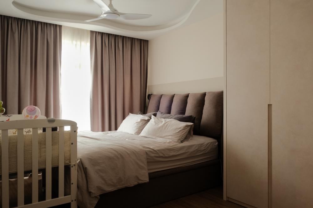 Asian Bedroom with Vinyl Flooring and Cove Lighting