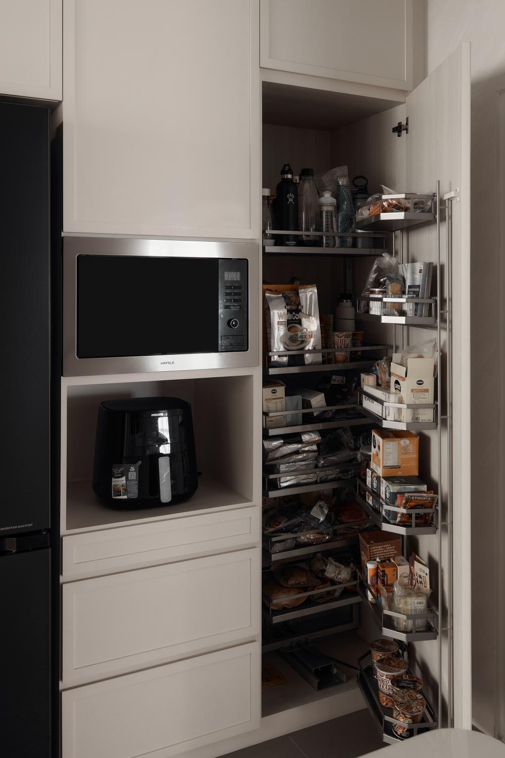 Modern Kitchen with Storage Cabinets and Kitchen Cabinets