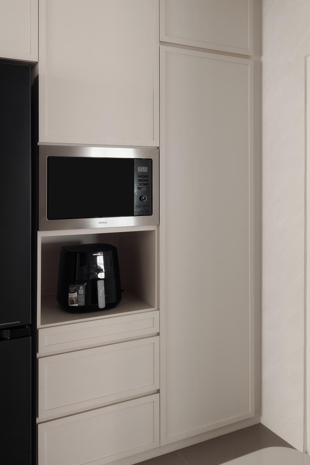 Modern Kitchen with Open Kitchen and Kitchen Cabinets