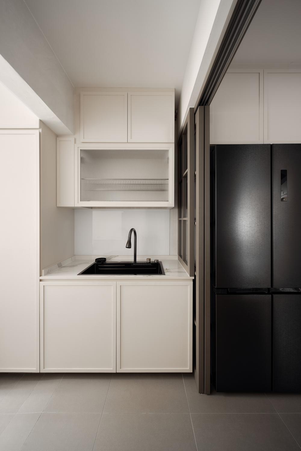 Modern Kitchen with Open Kitchen and Kitchen Tap