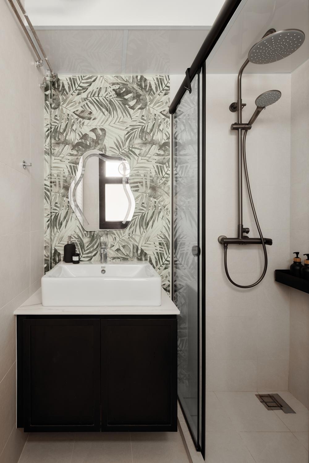 Modern Bathroom with Mirror and Bathroom Storage