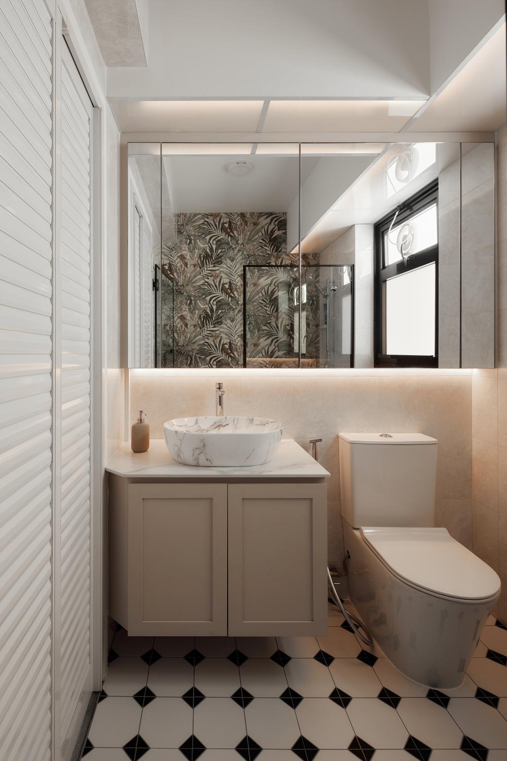 Modern Bathroom with Mirror and Bathroom Storage