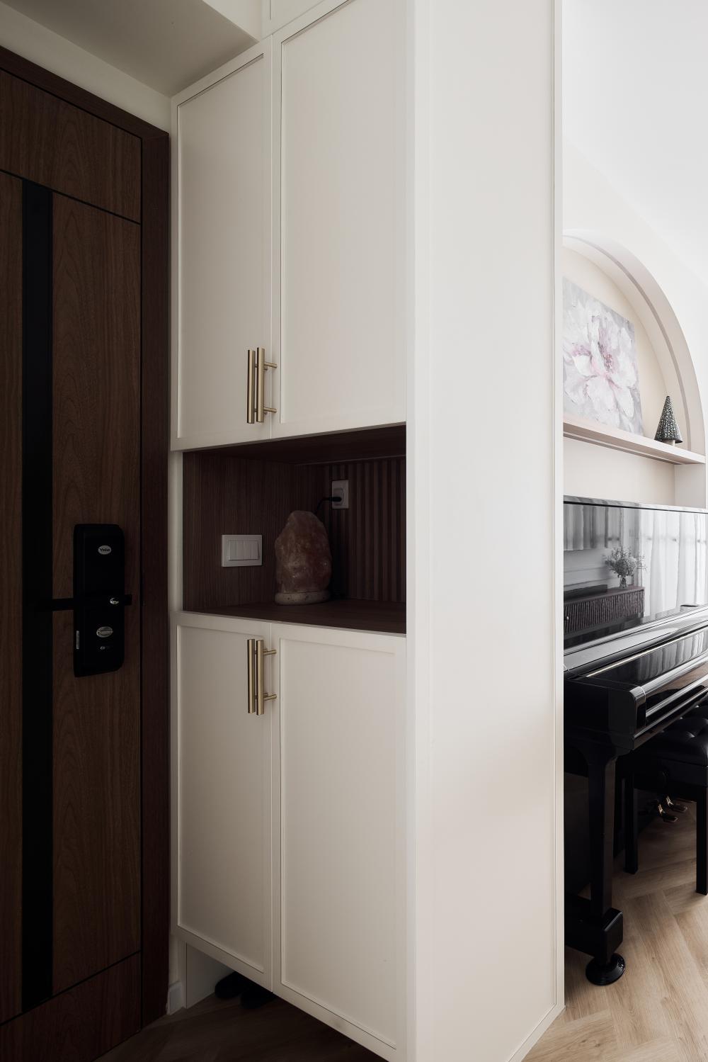 Modern Entryway with Shoe Rack and Small Storage