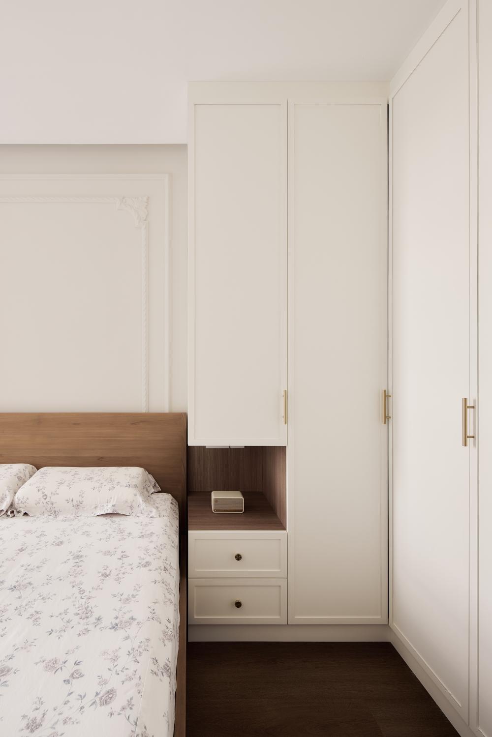 Modern Bedroom with Wood Flooring and Closet