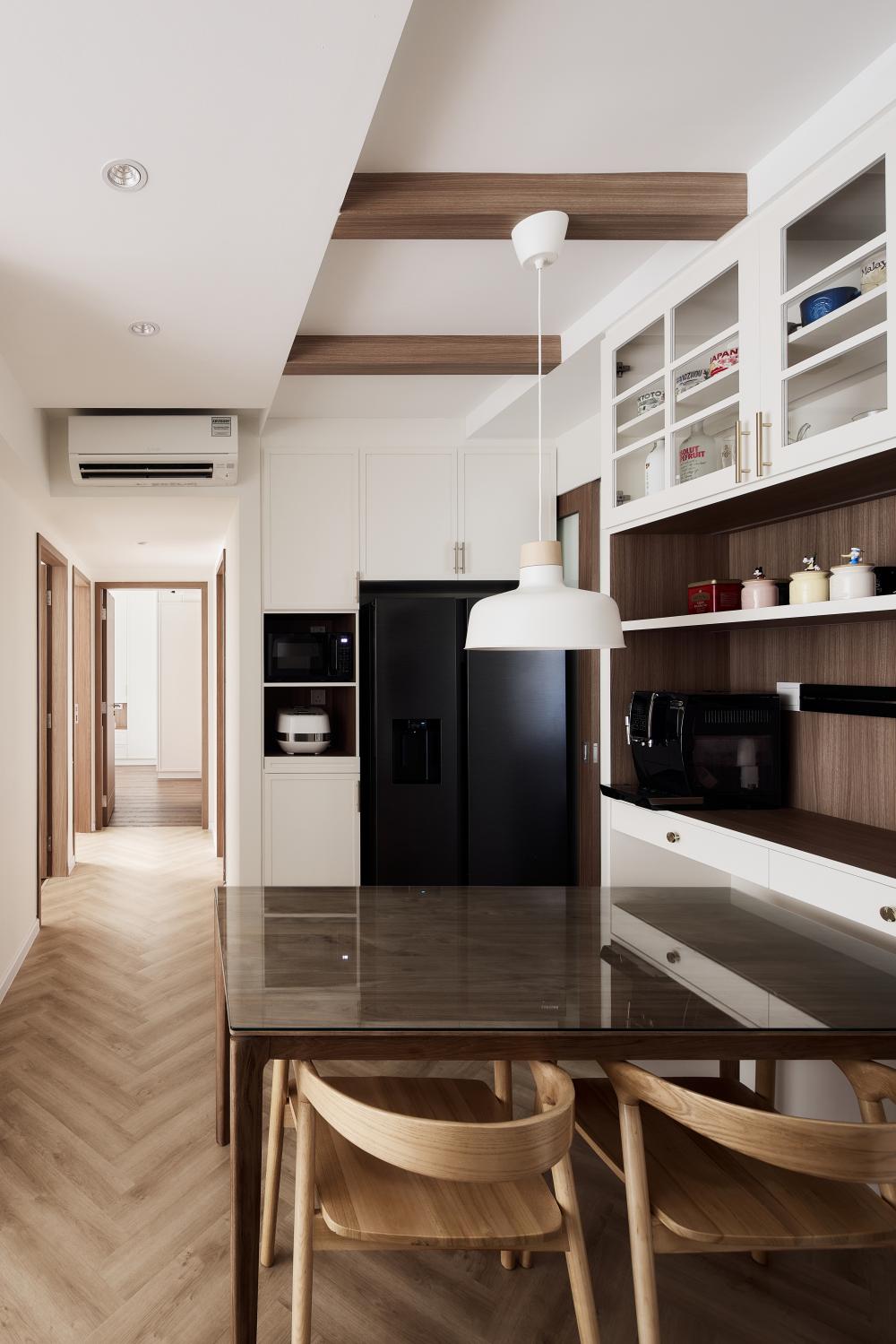Modern Dining Room with Drop Light and Dining Table