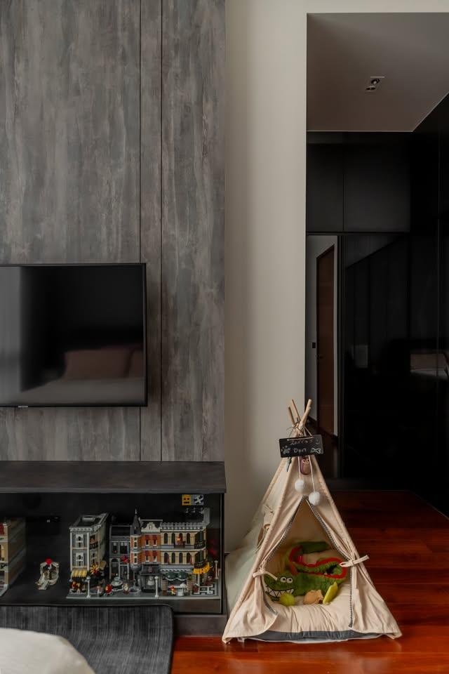 Modern Bedroom with Wardrobe and Flooring