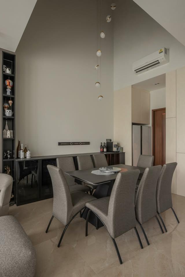 Modern Dining Room with Dining Table and Dining Chairs