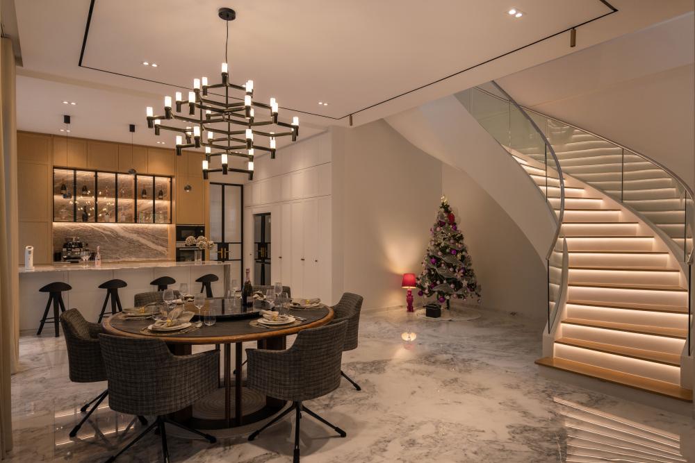 Modern Dining Room with Drop Light and Dining Table