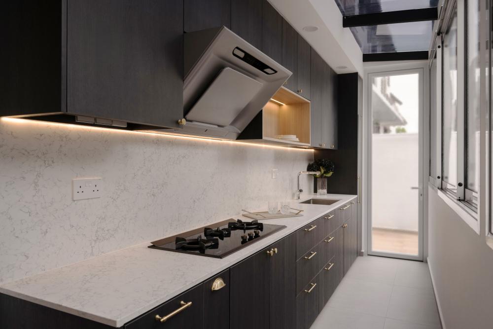 Modern Kitchen with Countertop and Kitchen Island